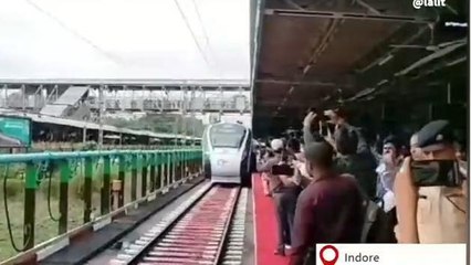 शुरू हुई वंदे भारत रेल, पहले दिन 109 यात्रियों ने किया सफर