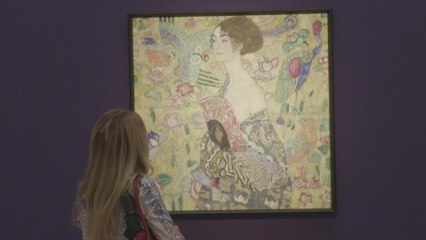 La "Dame à l'éventail" de Gustav Klimt s'arrache pour 86 millions d'euros aux enchères