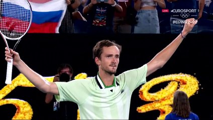 Medvedev "pas fatigué" vs Tsitsipas "dans la zone" : deux hommes pour une guerre froide