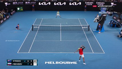 Une petite danse pour communier avec le public : Kyrgios a enflammé la Rod Laver Arena