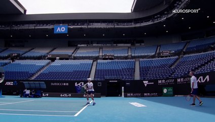Djoko au boulot, comme si de rien n'était (ou presque)