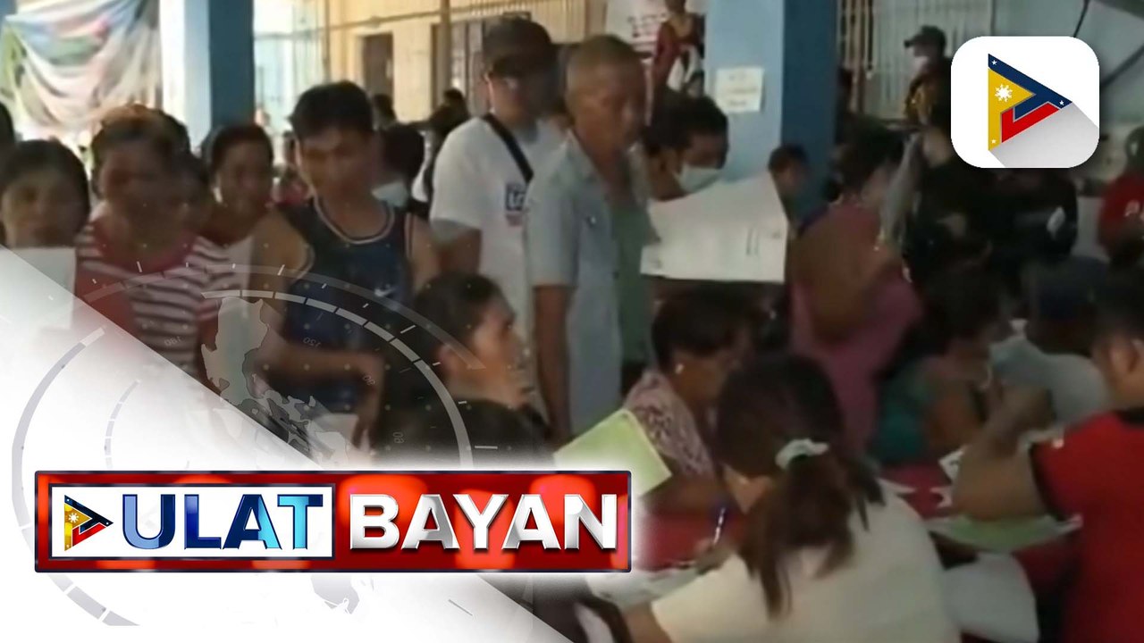 Mahigit 2,500 pamilyang apektado ng pag-aalboroto ng Bulkang Mayon, binigyan ng tig-P5,000 cash assistance ng DSWD