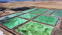Ölü Deniz'in tuz formasyonları ziyaretçileri kendisine hayran bırakıyor