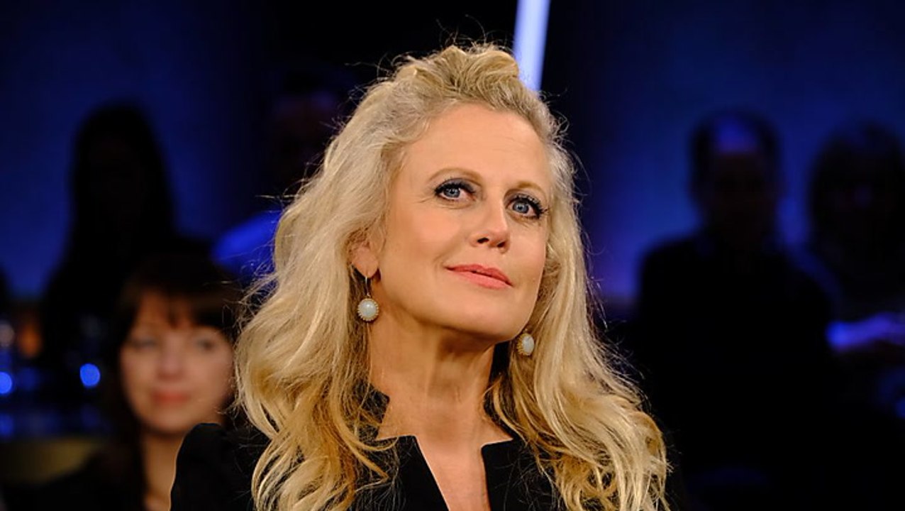 Barbara schöneberger mit schlüpfrigem geständnis: hier verzichtet sie auf den bh