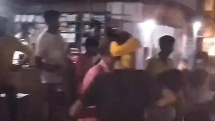 उन्नाव: तेज रफ्तार ट्रैक्टर ट्राली ने बाइक सवार युवक को मारी टक्कर, मची चीख - पुकार