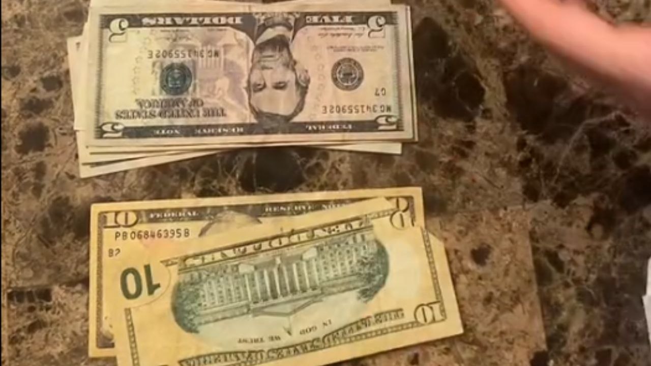 Woman counts her savings after doing a famous Tiktok challenge *100 Envelops Challenge*