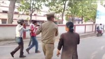 जौनपुर: महिला अधिवक्ता बनी मर्दानी, बदमाश को दौड़कर पीटा, देखिये वीडियो