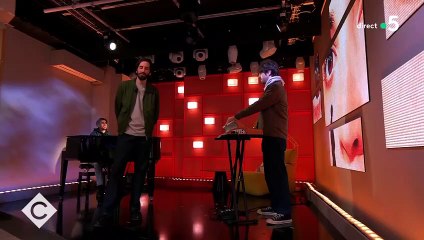 Lomepal chante "Decrescendo" en live