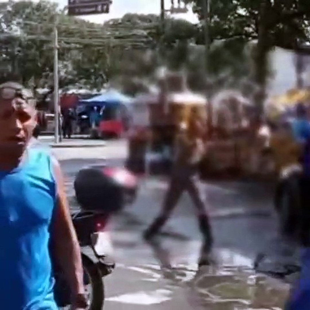 Torcedor do Bahia briga com operário no Largo da Calçada