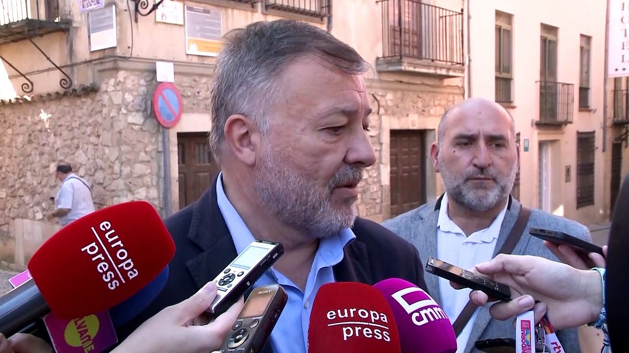 Miguel Almanzor, roto en el entierro de su madre 'Mari Carmen y sus muñecos'