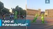 Dinosaurios protestan frente a SCJN con el respaldo de Xóchitl Gálvez
