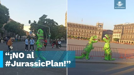Dinosaurios protestan frente a SCJN con el respaldo de Xóchitl Gálvez