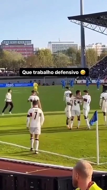 Rúben Dias invasor