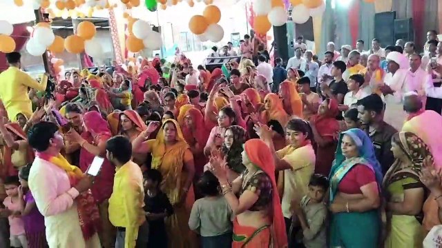 श्याम बाबा के दरबार में श्रद्धालुओं ने उछाल लूटी, रंगबिरंगे गुब्बारों ने मन मोहा