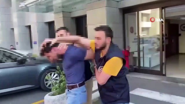 Ceux qui ont dit 'Rassemblez les chiens errants' ont dit 'Donnons l'exemple et empalons', il s'est fait prendre