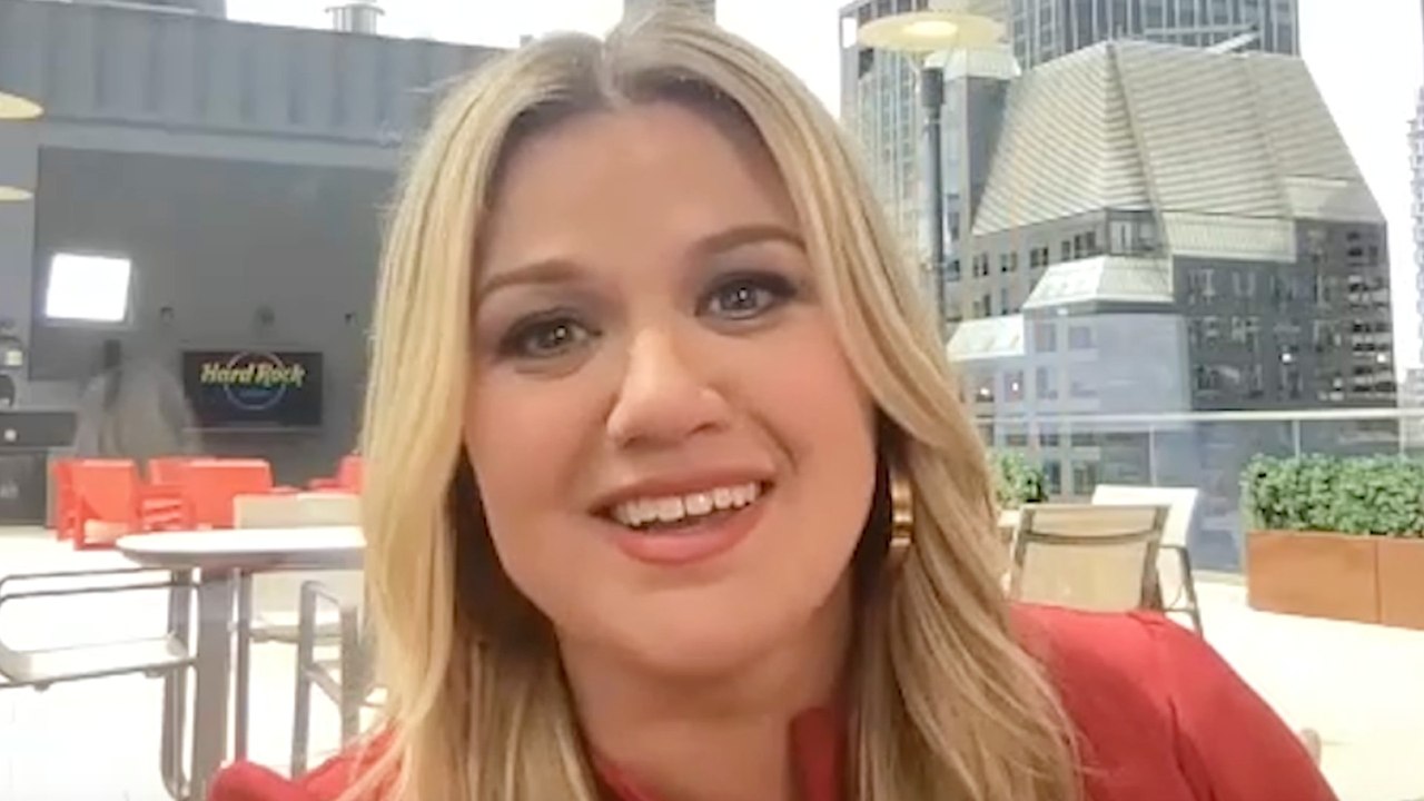 Kelly Clarkson Talks Divorce Album: "I Was Really Pissed Off" | THR Video