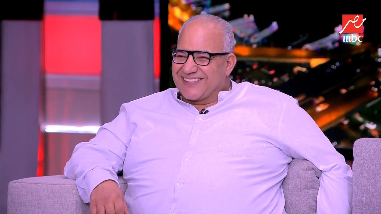 رد بيومي فؤاد على سؤال شريف عامر يفجر الضحكات في ستوديو يحدث في مصر.. وليلى علوي تستنجد بعد الحديث عن الخيانة: الحقوني انا قاعدة وسط 4 رجالة