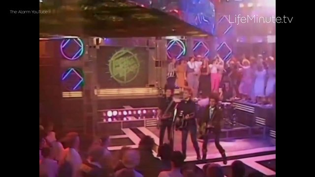 The Alarm's Mike Peters Pushes it 'Forwards' with New Album and Tour