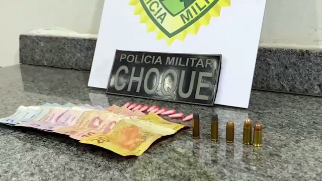 Mulher é detida ao tentar colocar drogas e munições em casa de desafeto para incriminá-lo
