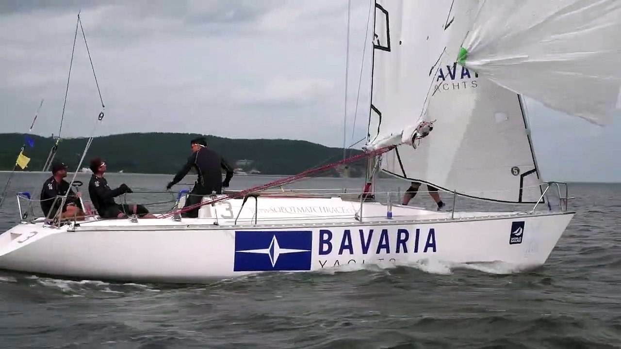 Rupture des mâts dans la course de voiliers