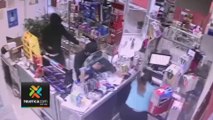 tn7-Video: Ladrones asaltan farmacia y forcejean con mujer que tenía niña en brazos-220623