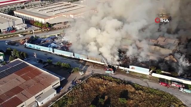 Manisa'daki fabrika yangını 16 saattir devam ediyor