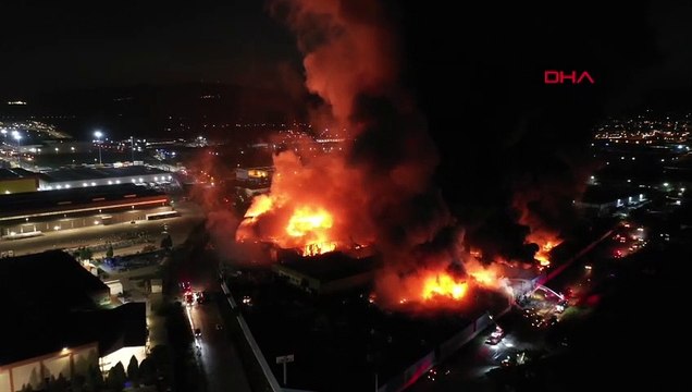 Manisa'da dev tesiste çıkan yangın 19 saat sonra kontrol altına alındı