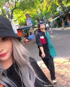 Yee Pink - bạn gái Quang Đăng chiếm spotlight ở sự kiện khi cả hai vừa công khai chuyện tình cảm.