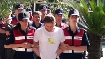 Antalya'da tefeci operasyonu... Ukraynalı kadın tefeci elindeki kelepçeyi tişörtüyle böyle gizlemeye çalıştı