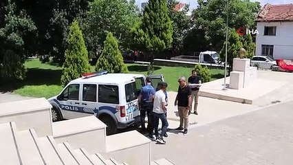 Çaldıkları otomobille geri gelince yakayı ele verdiler