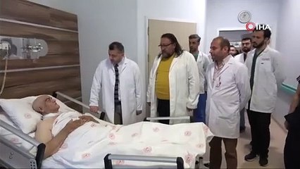 Ayakları ağrıdığı için hastaneye gitti, uyluk kemiğinden 8,9 kilo tümör çıktı