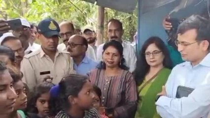 नर्मदापुरमः बच्चों के बीच पहुंचे कलेक्टर,चर्चा कर खूब पढ़ो आगे बढ़ों की दी सीख..
