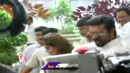 Ram Charan And Upasana Came In Front Of Media Along With Their Daughter _ V6 News (1)