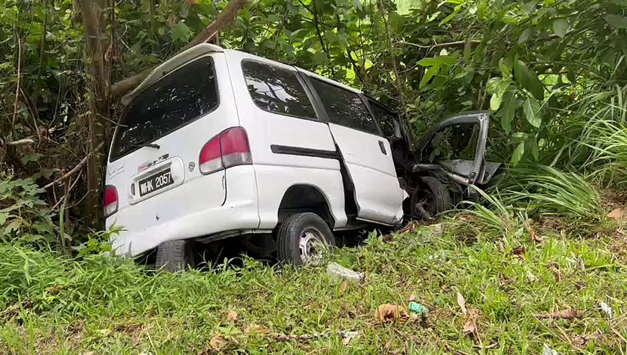 汽车连撞2车