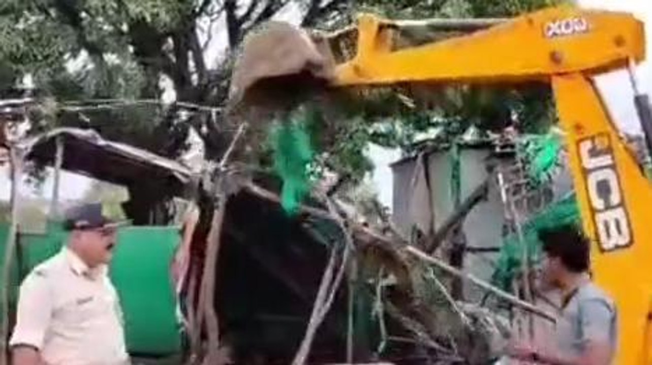 कोलारस: नाबालिग किशोरी के साथ गैंगरेप, आरोपी के होटल पर चला बुलडोजर