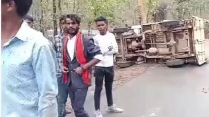 कटनी: लोडर वाहन हुआ हादसे का शिकार, दस लोग हुऐ घायल