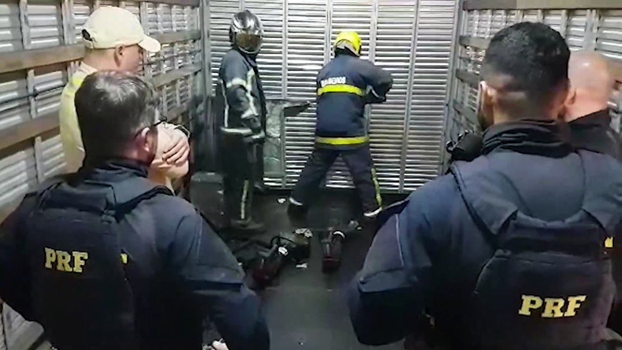 PRF realiza apreensão de maconha, armas e munições na BR-277; Corpo de Bombeiros é acionado para abrir fundo falso