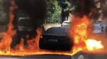 Üsküdar’da seyir halindeki otomobil alev alev yandı