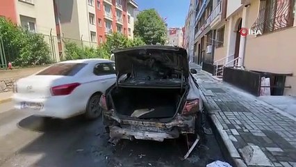 Üsküdar'da Otomobil Alev Alev Yandı