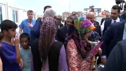 Ticaret Bakanı Bolat, depremzedelerle bir araya geldi