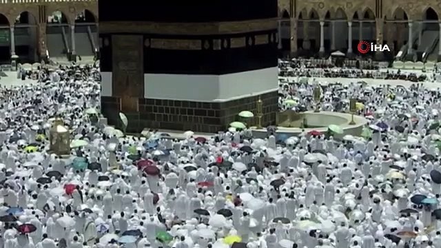 Hacı adayları bayram öncesi son cuma namazını Kabe'de kıldı