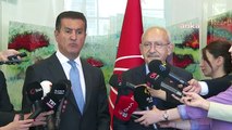 TDP Genel Başkanı Mustafa Sarıgül, CHP ile birleşme tutanağını Kılıçdaroğlu'na verdi