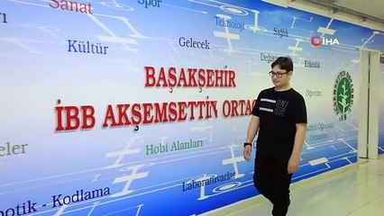 Başakşehir Akşemsettin Ortaokulu LGS birincisi çıkarmanın mutluluğunu yaşadı