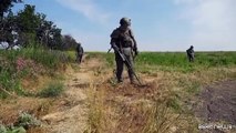 Ucraina, soldati russi sminano terreno vicino a Mariupol