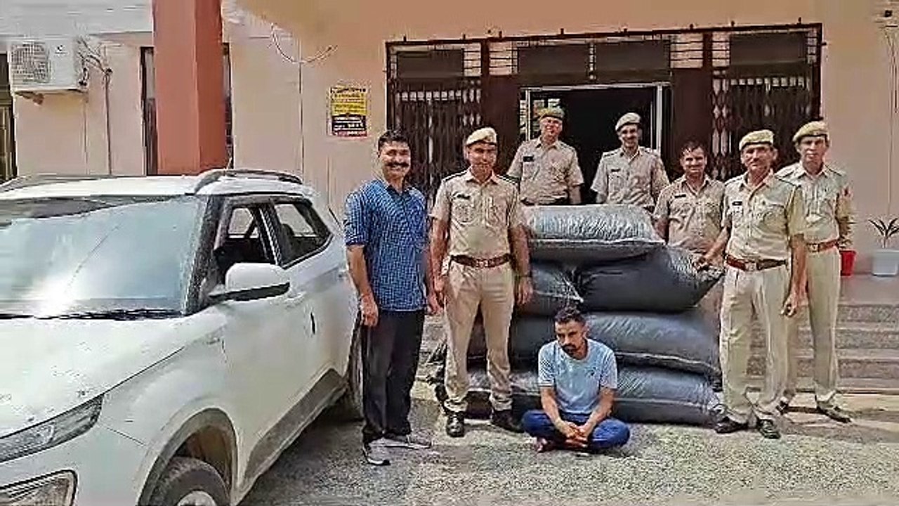 VIDEO : तीन साल से फरार आरोपी की कार से बरामद ड...