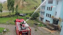 La foudre est tombée à Erzurum... Le toit du bâtiment a pris feu