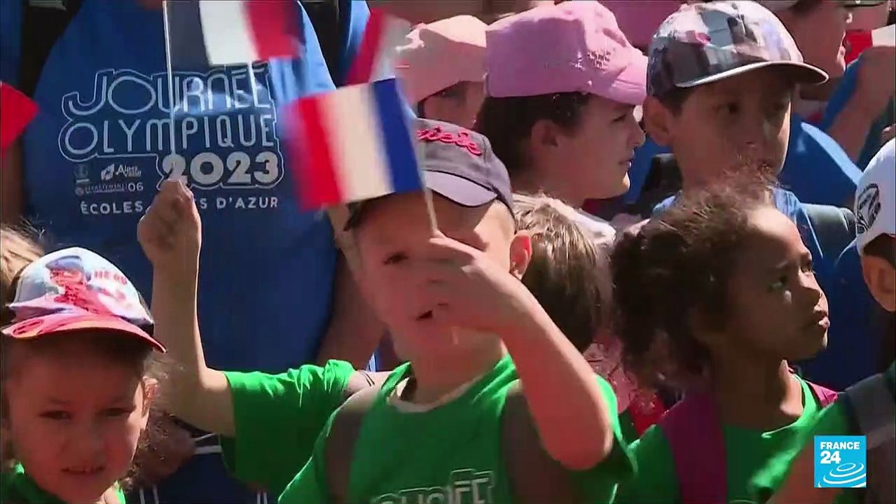 Parcours de la flamme olympique : deux mois, 400 villes et 10 000 porteurs à travers la France