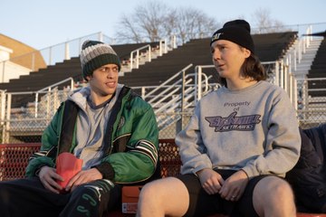 Dumb Money - Trailer - Paul Dano
