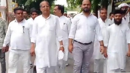 मुरादाबाद: अपनी मांगों को लेकर जिला मुख्यालय पहुंचे एआईएमआईएम पार्टी के कार्यकर्ता