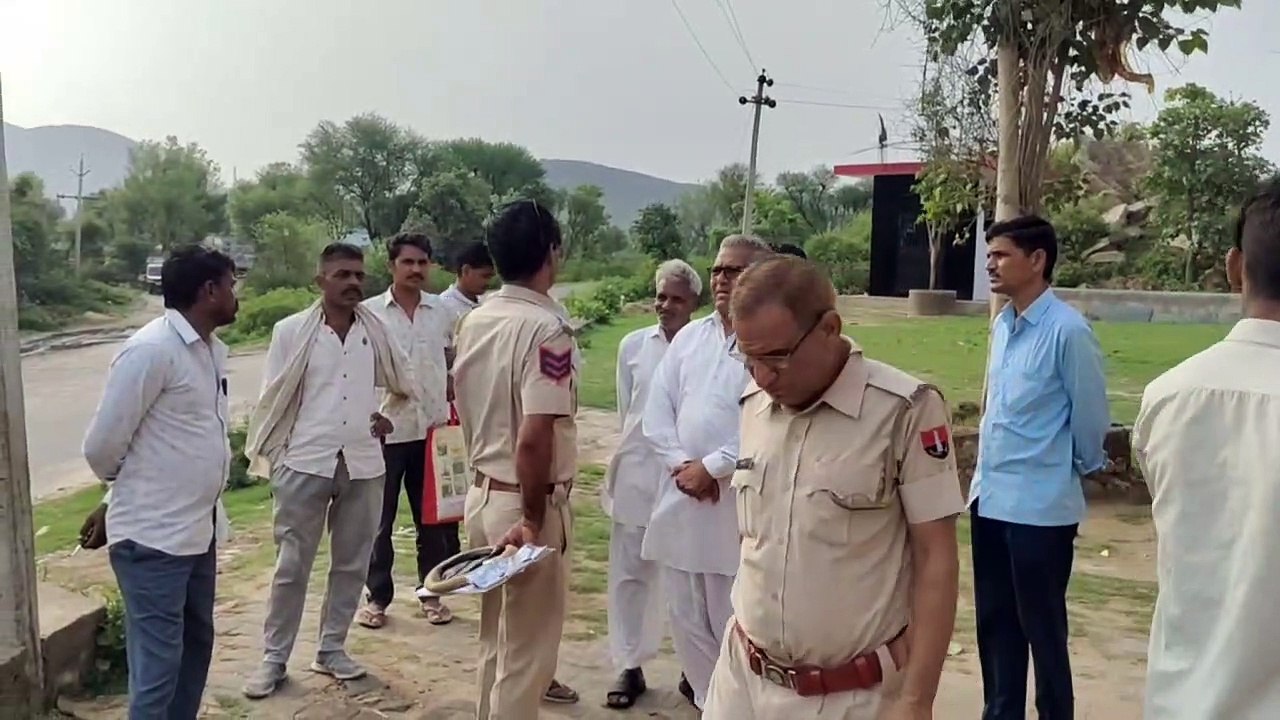 गणेश्वर में देर रात चोरों ने दो मंदिरों के तोड़े दानपात्र